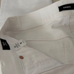 Express Classic White Jean nwot
